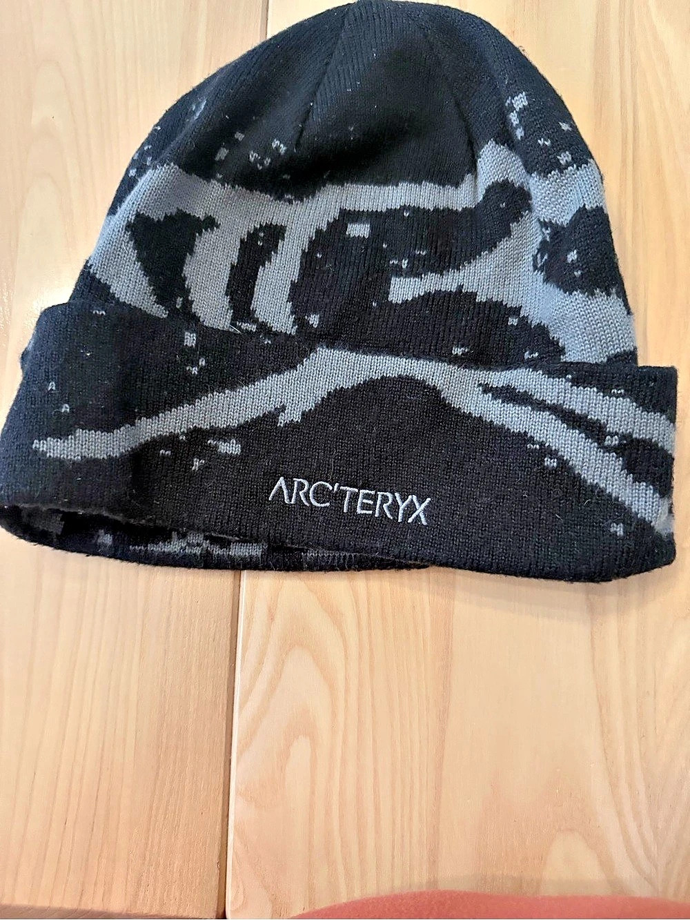 Arc'teryx Bird Word Toque Knit Beanie Black & Gray